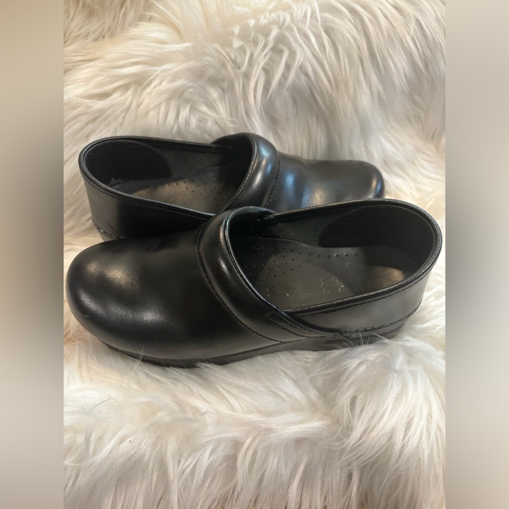 Black Dansko Professional Clogs Euc - image 2